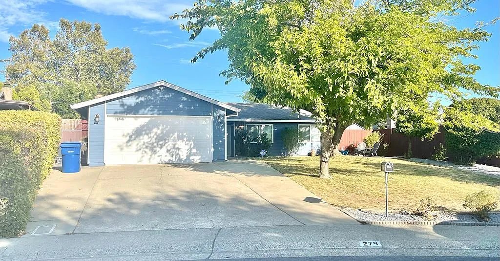 Folsom House: 279 Lisawood Dr