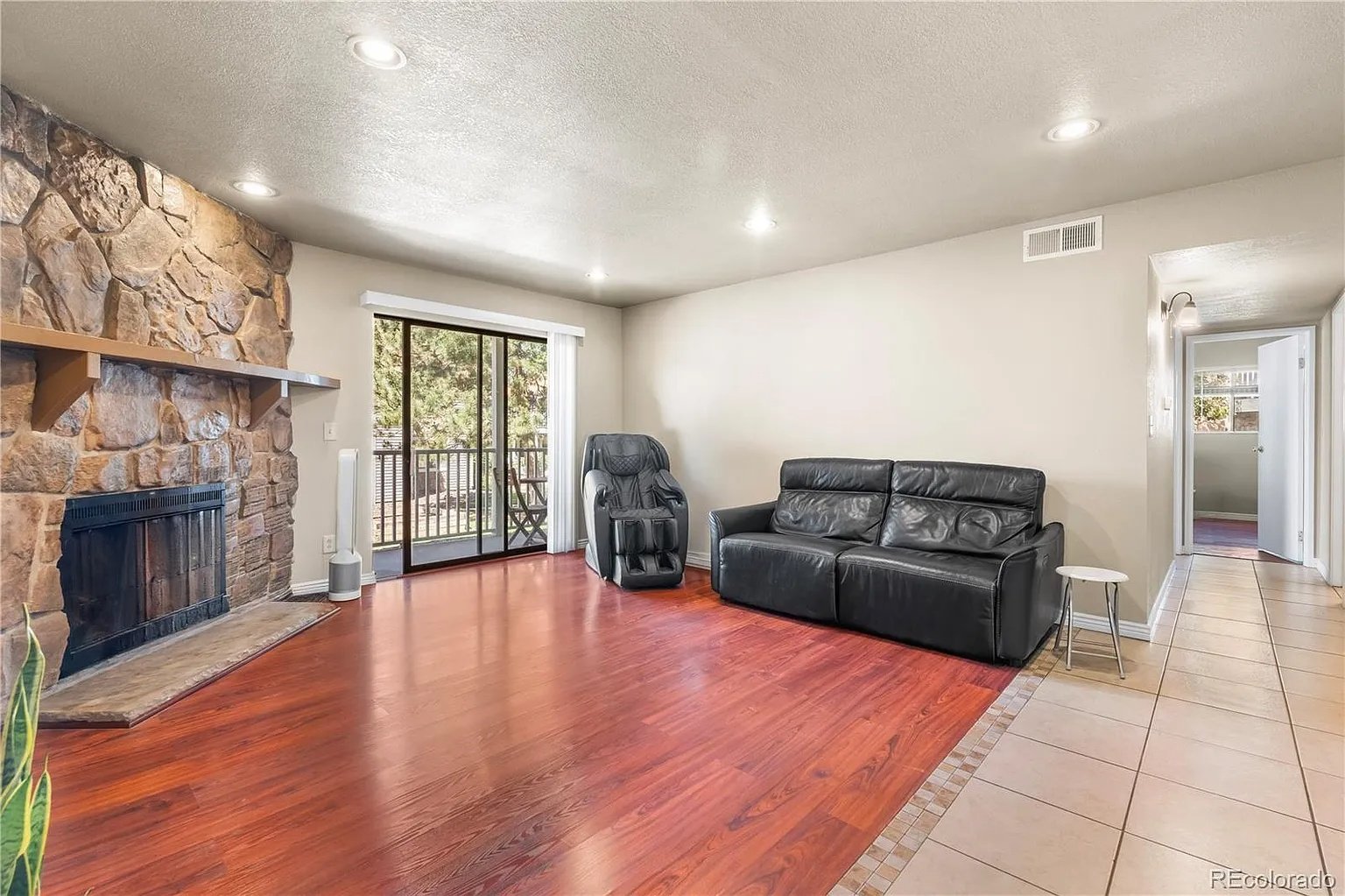 Aurora Condo: 921 S Walden St
