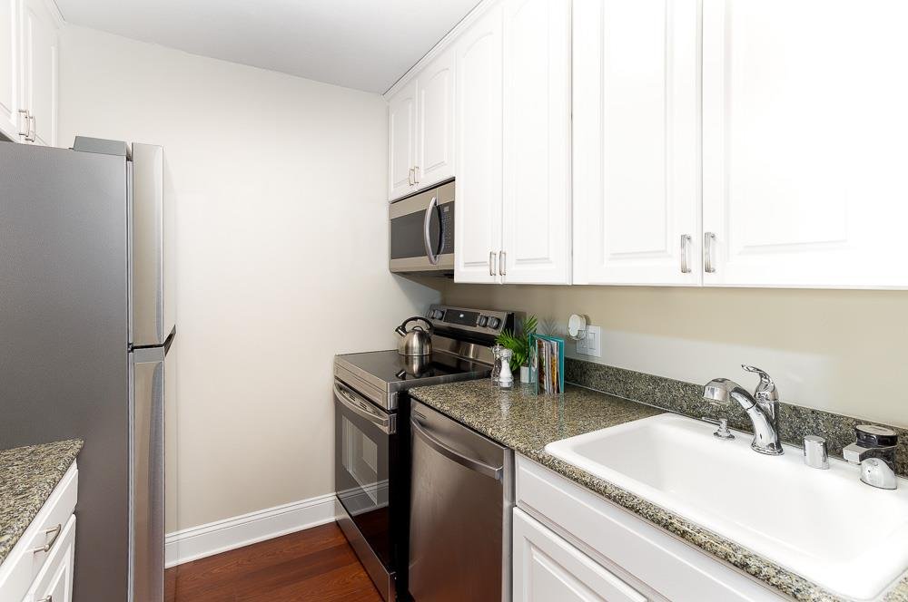 Santa-Clara Condo: 1700 Civic Center Dr