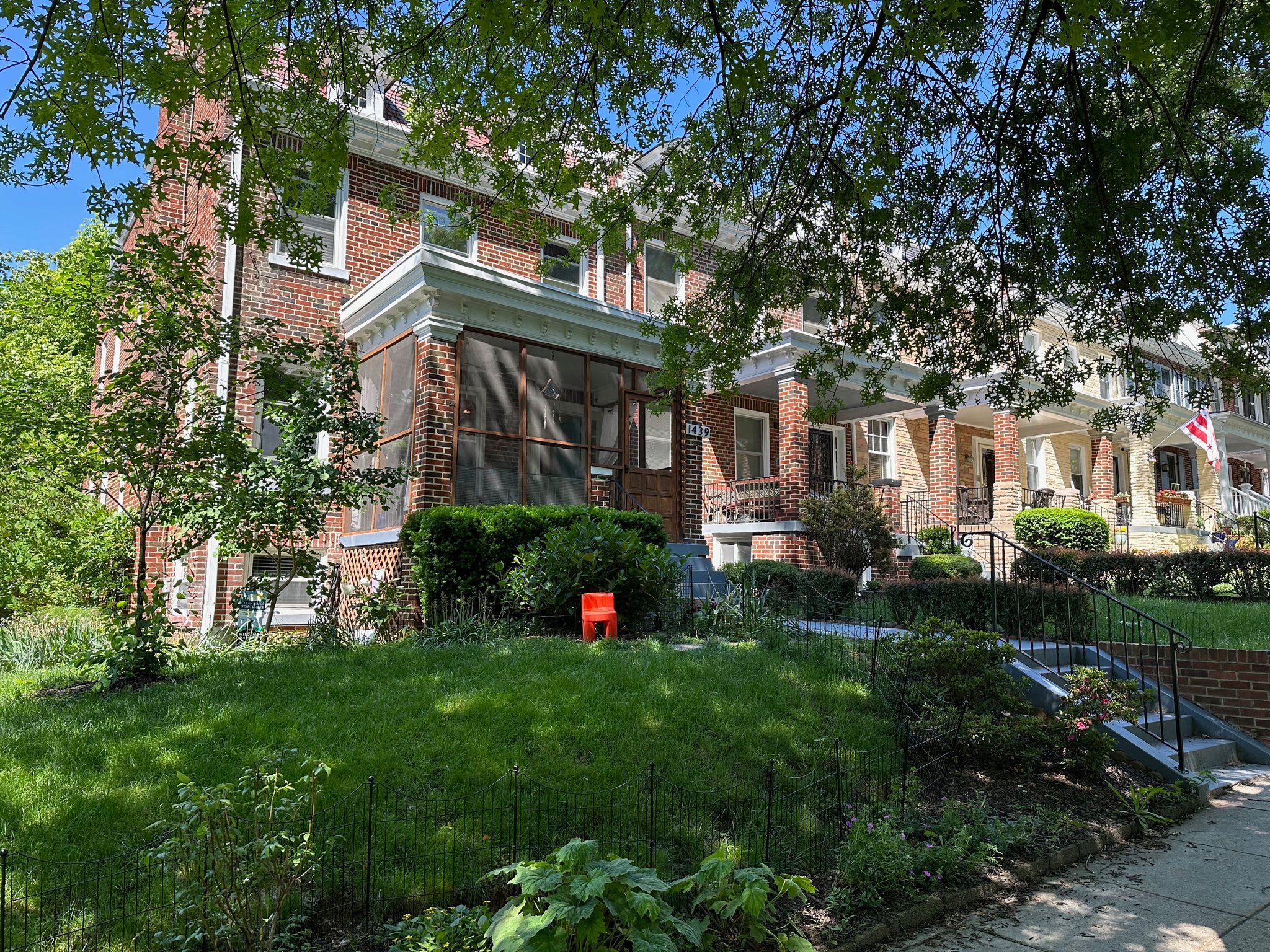 Washington Townhome: 1439 Taylor St NW