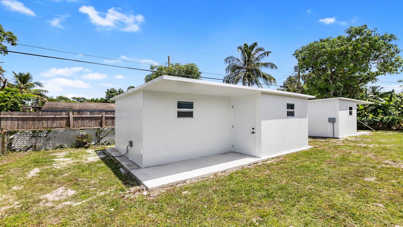 Miami House: 19215 NW 7th Ct