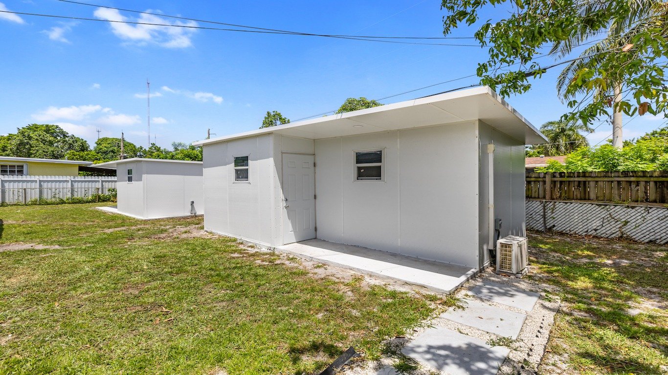 Miami House: 19215 NW 7th Ct