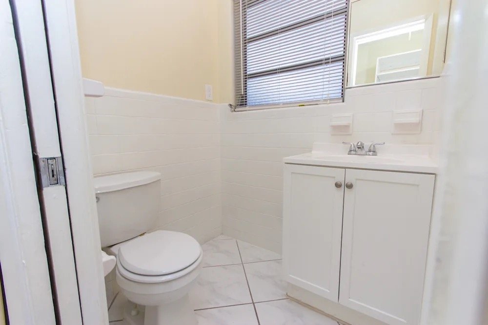 Plantation House: 6900 Cypress Rd