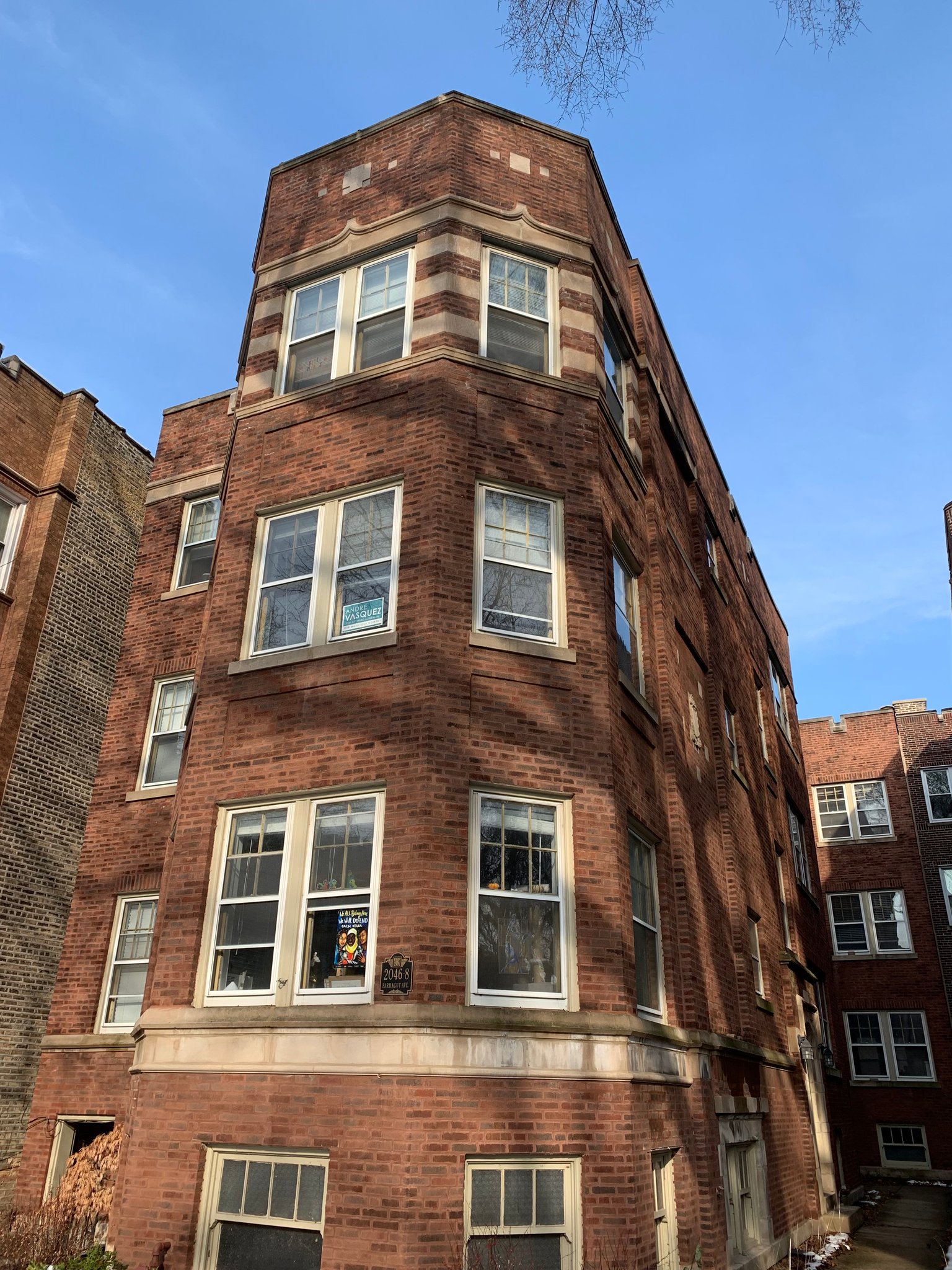 Chicago Apartment: 2046 W Farragut Ave