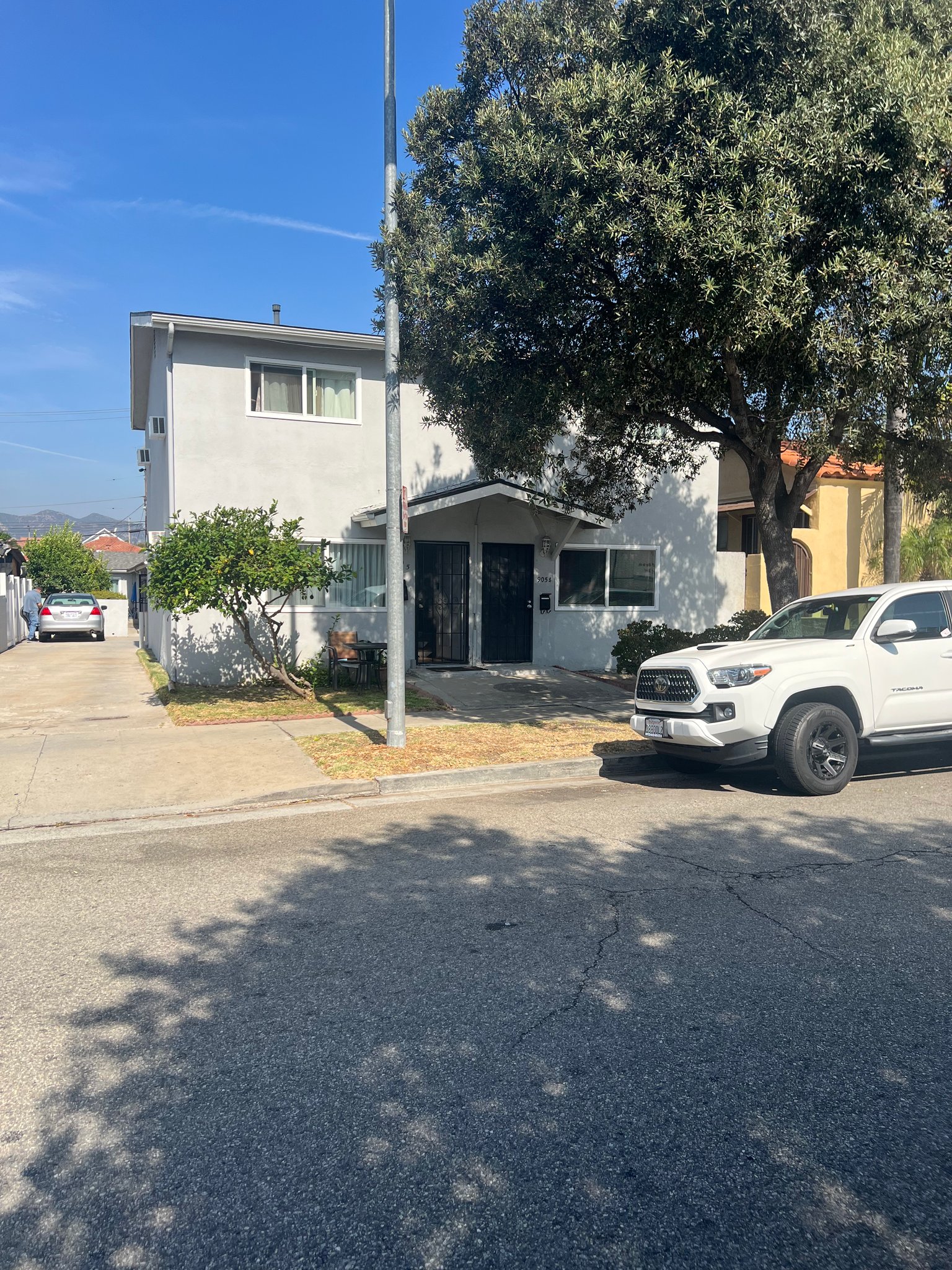 Glendale Apartment: 905 Mariposa St