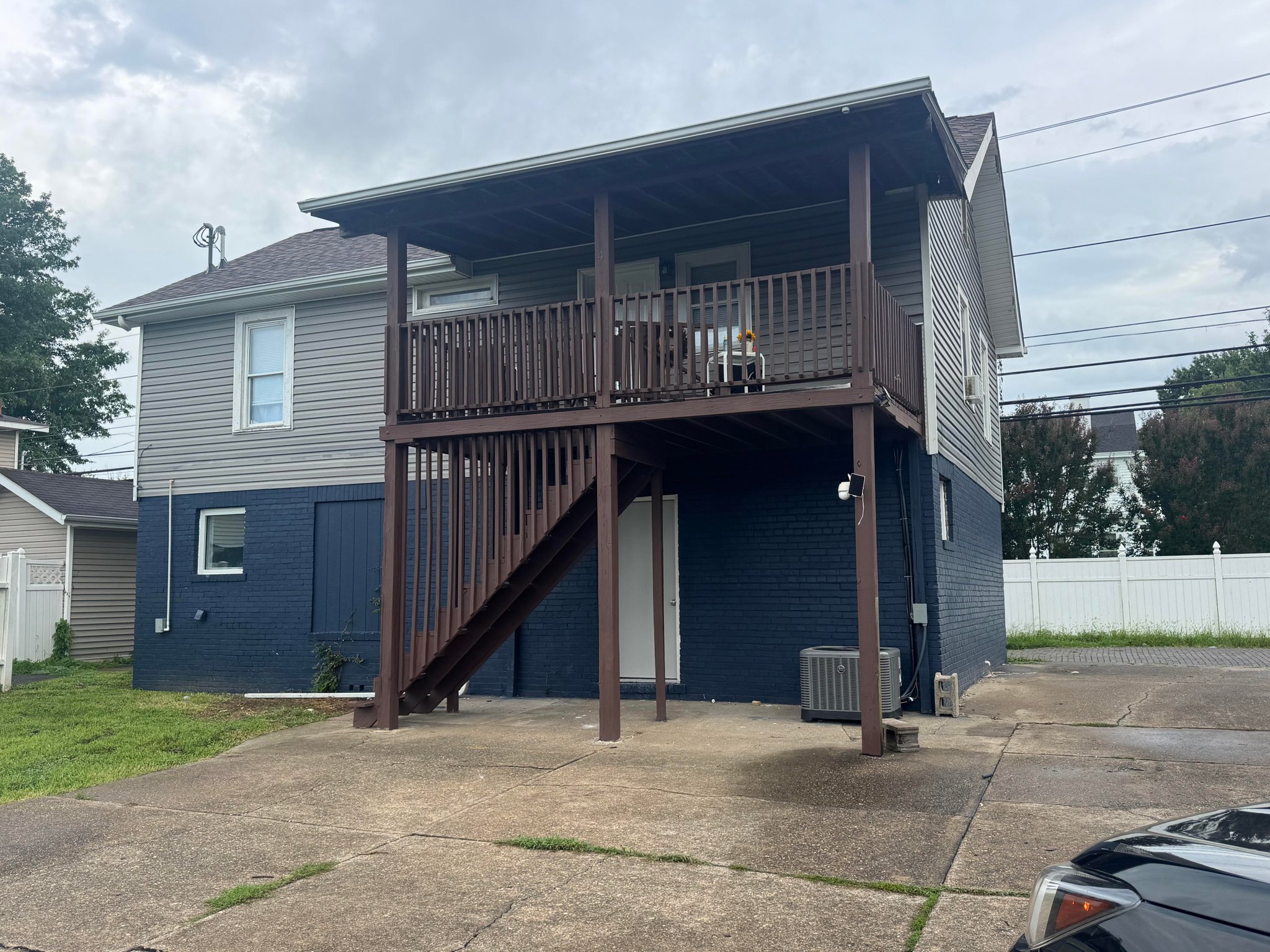 Huntington Apartment: 2736 4th Ave