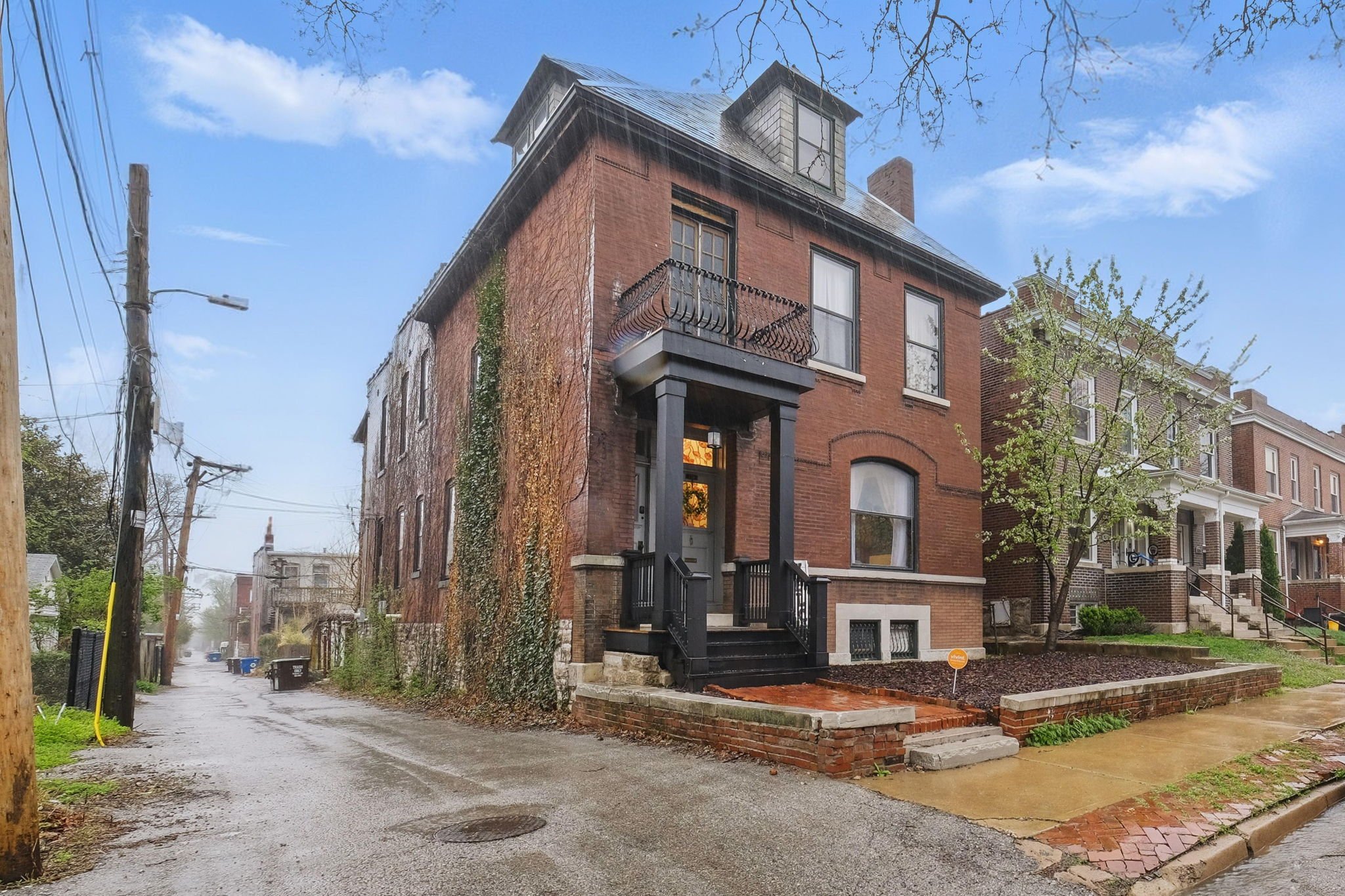 St. Louis Apartment: 2314a Louisiana Avenue