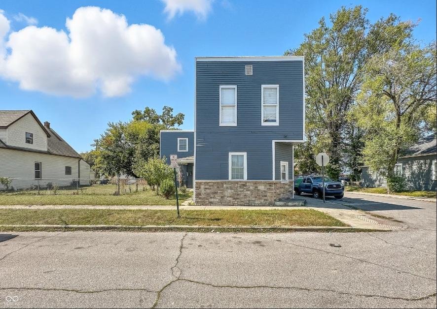 Indianapolis House: 1902 S Delaware St