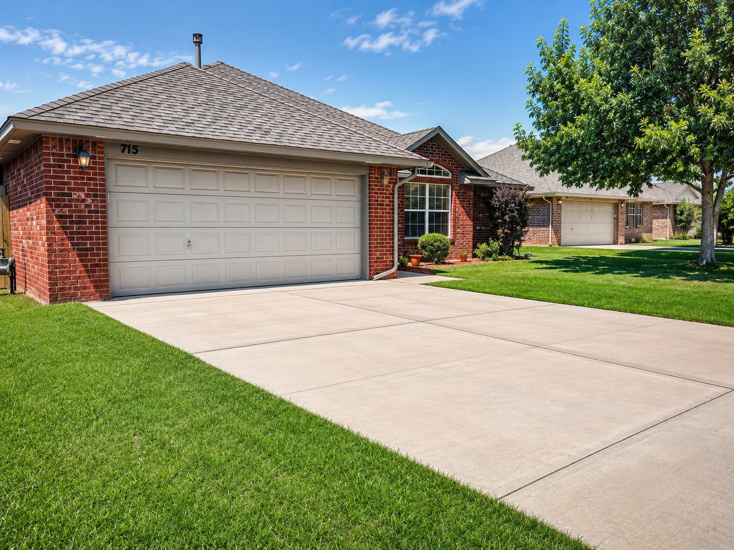Mustang House: 715 E Forest Court Ln
