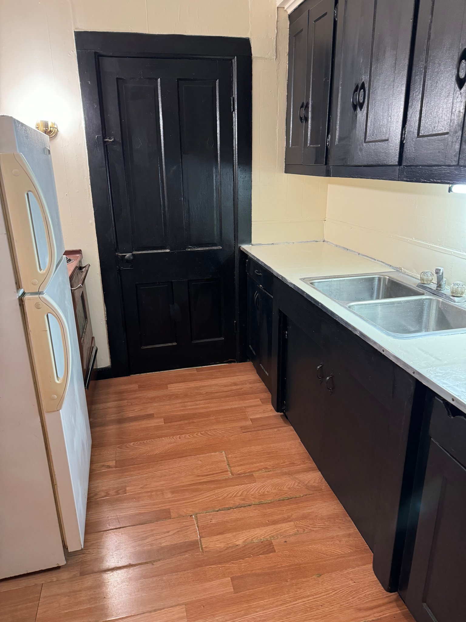 Whitehall Apartment: 236 Broadway