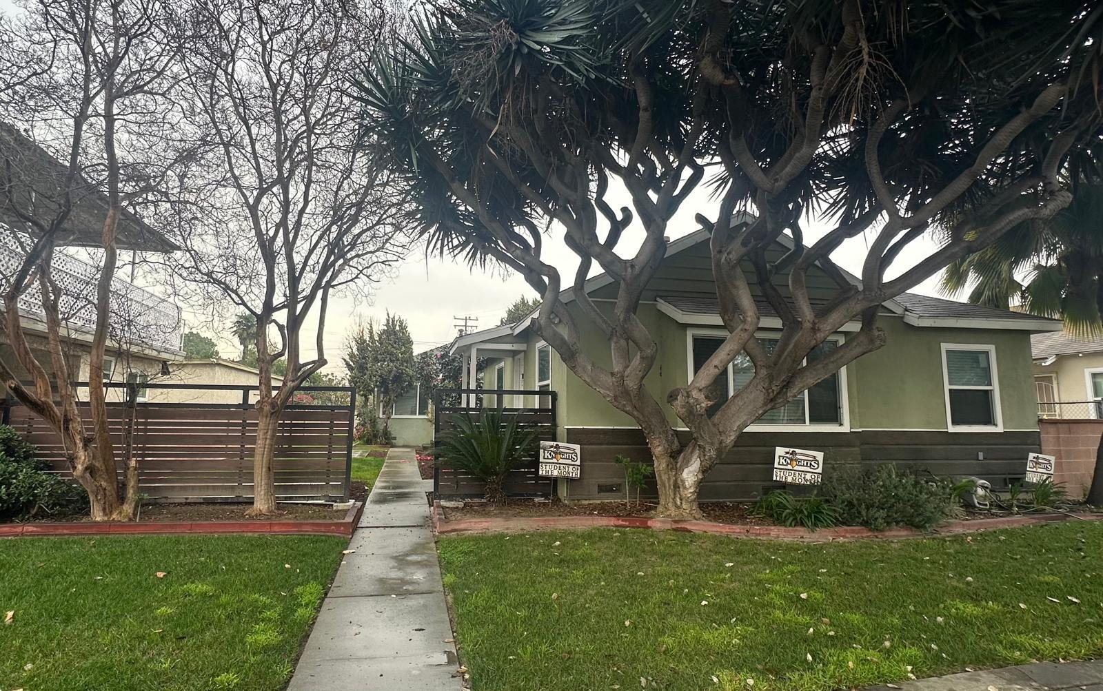 Lakewood Apartment: 5842 Autry Ave