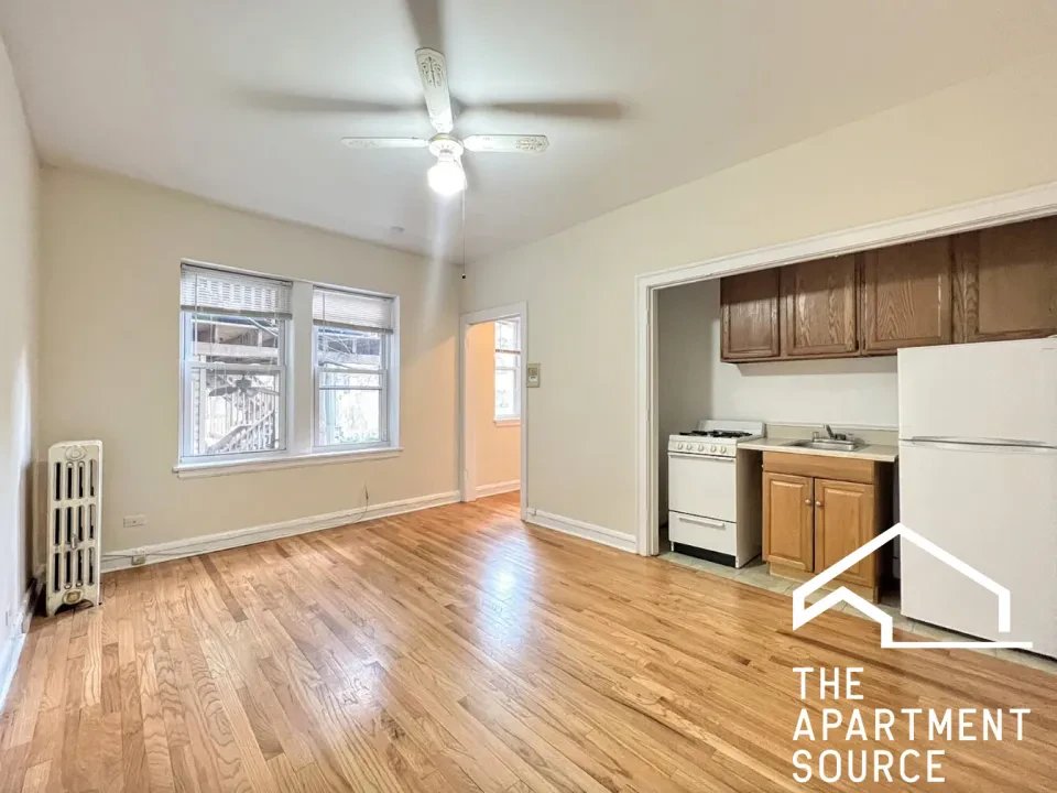 Chicago Apartment: 2827 North Burling Street #104 Chicago, IL 60657