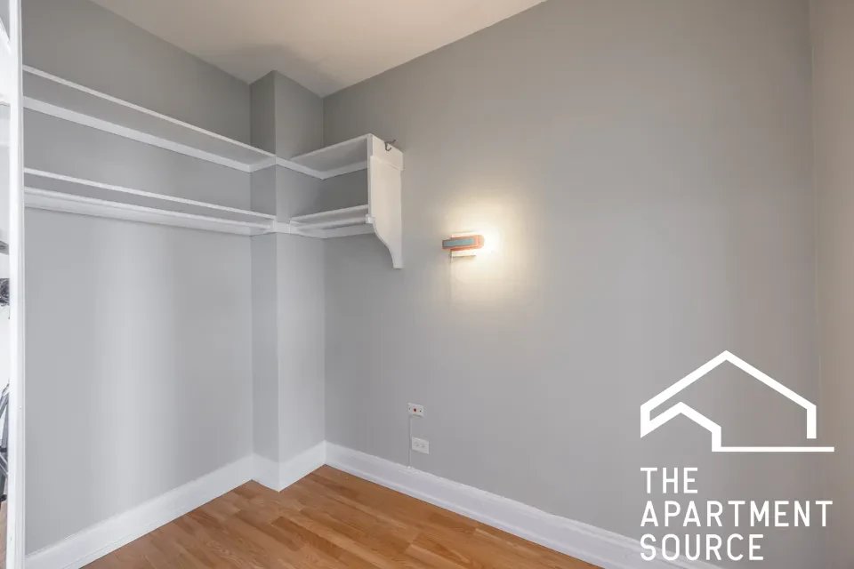 Chicago Apartment: 3831 North Fremont Street #212 Chicago, IL 60613
