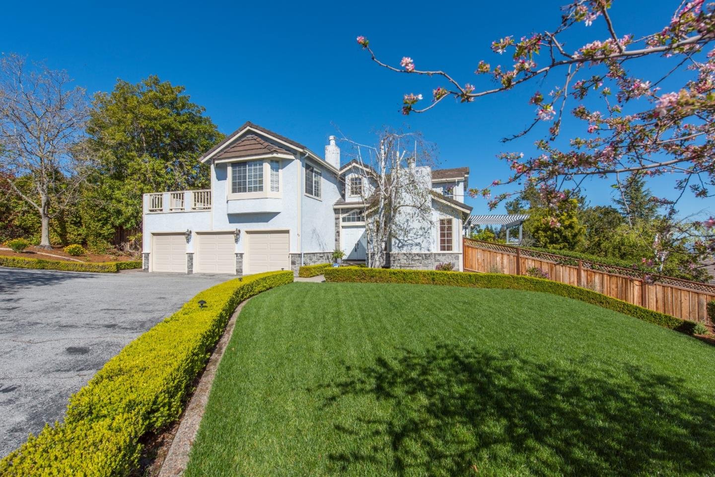 Emerald Hills House: 42 Botany Court