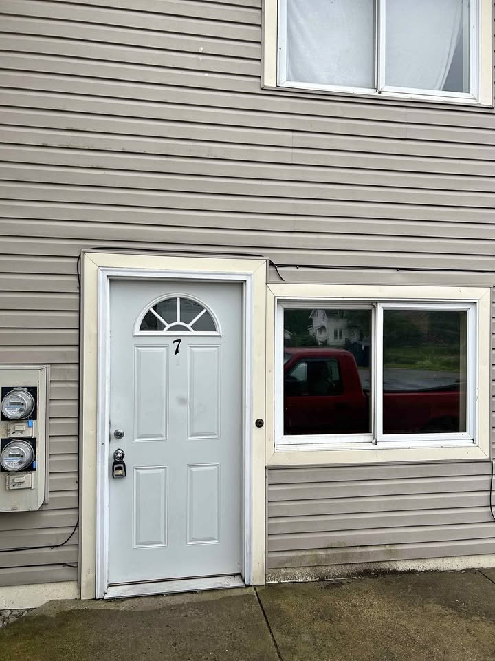 Warren Other: 1983 Parkman Road Northwest