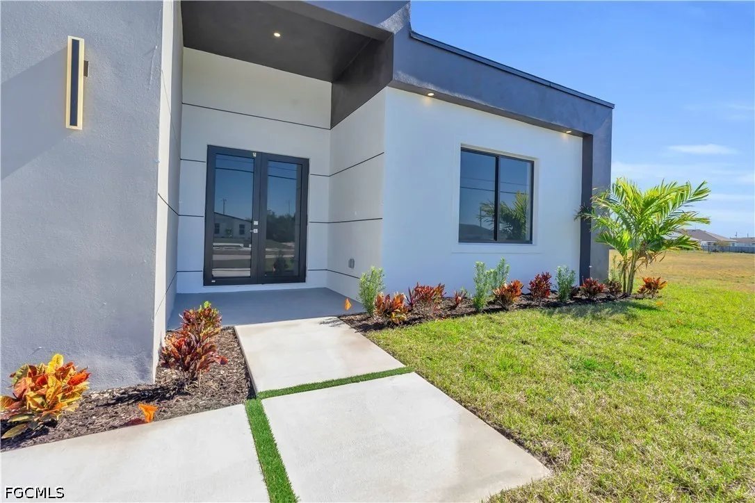 cape coral House: 1021 chiquita blvd