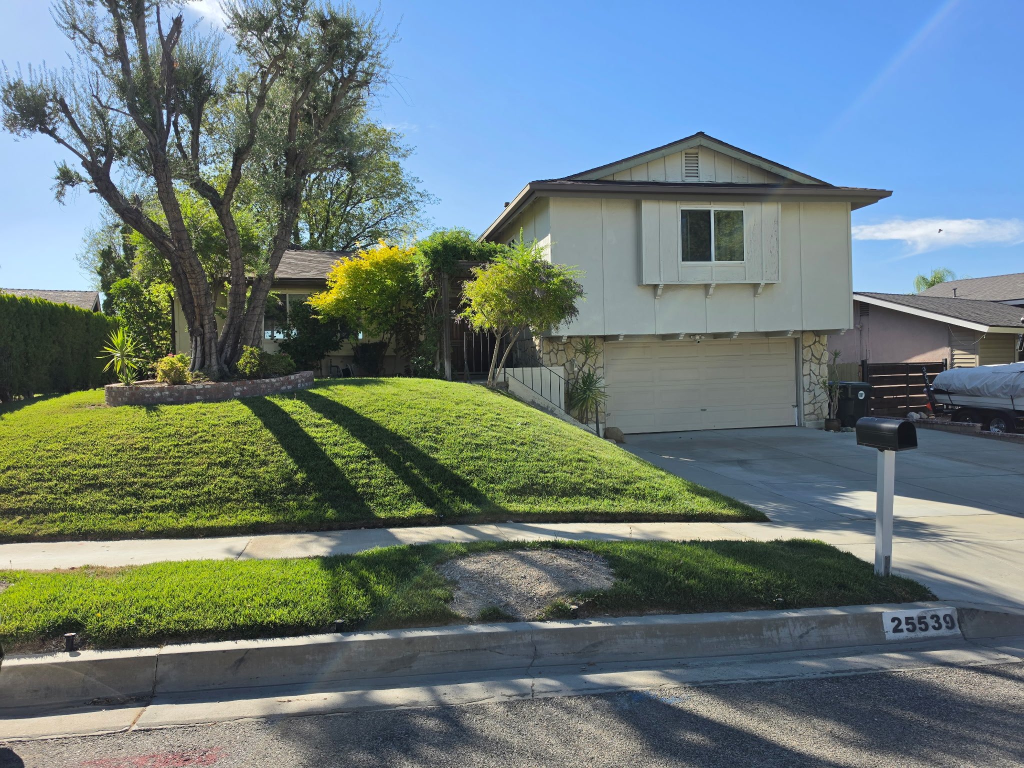 Newhall House: 25539 Mountain Pass Rd