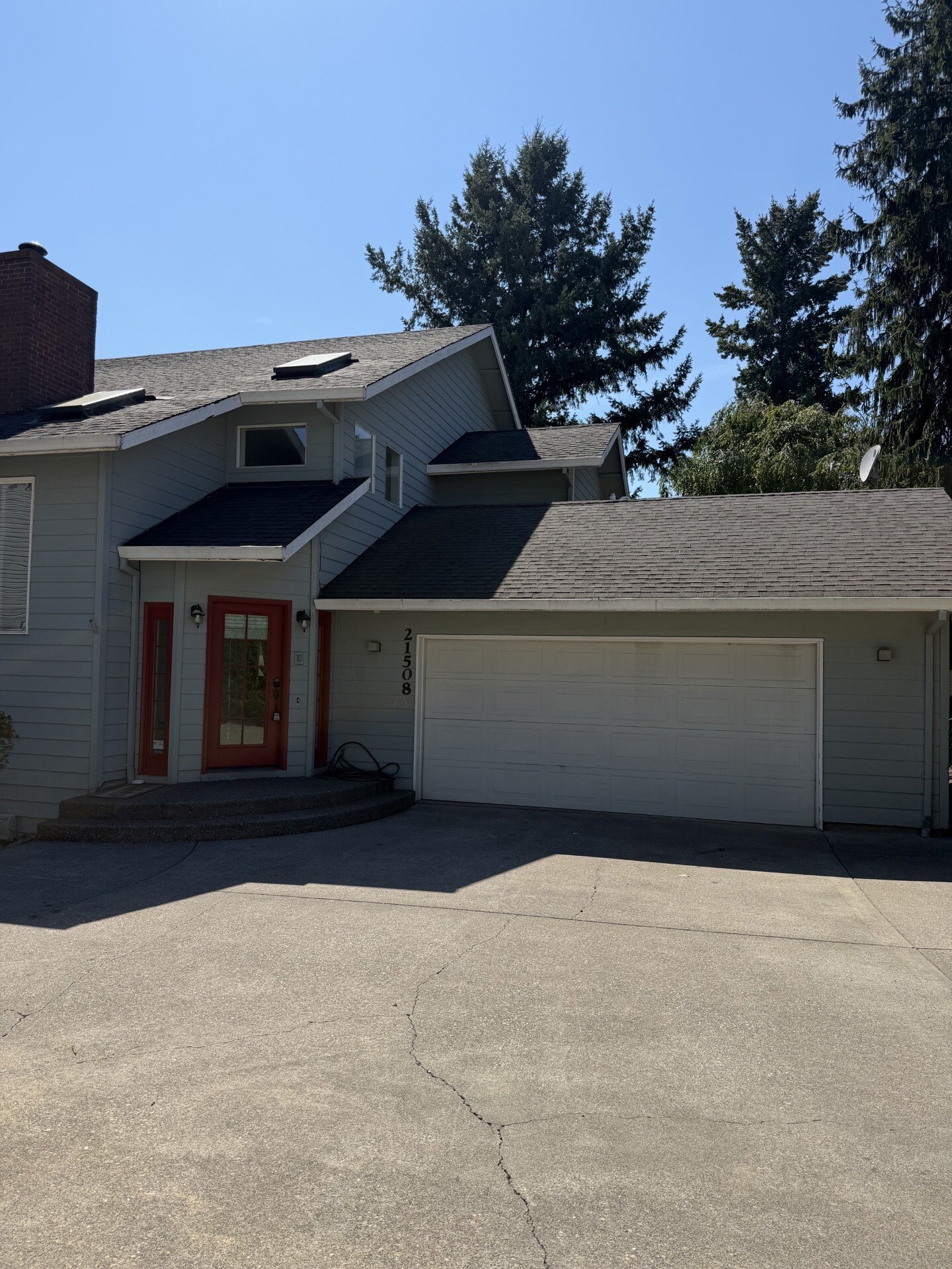 Fairview House: 21508 NE Lachenview Lane