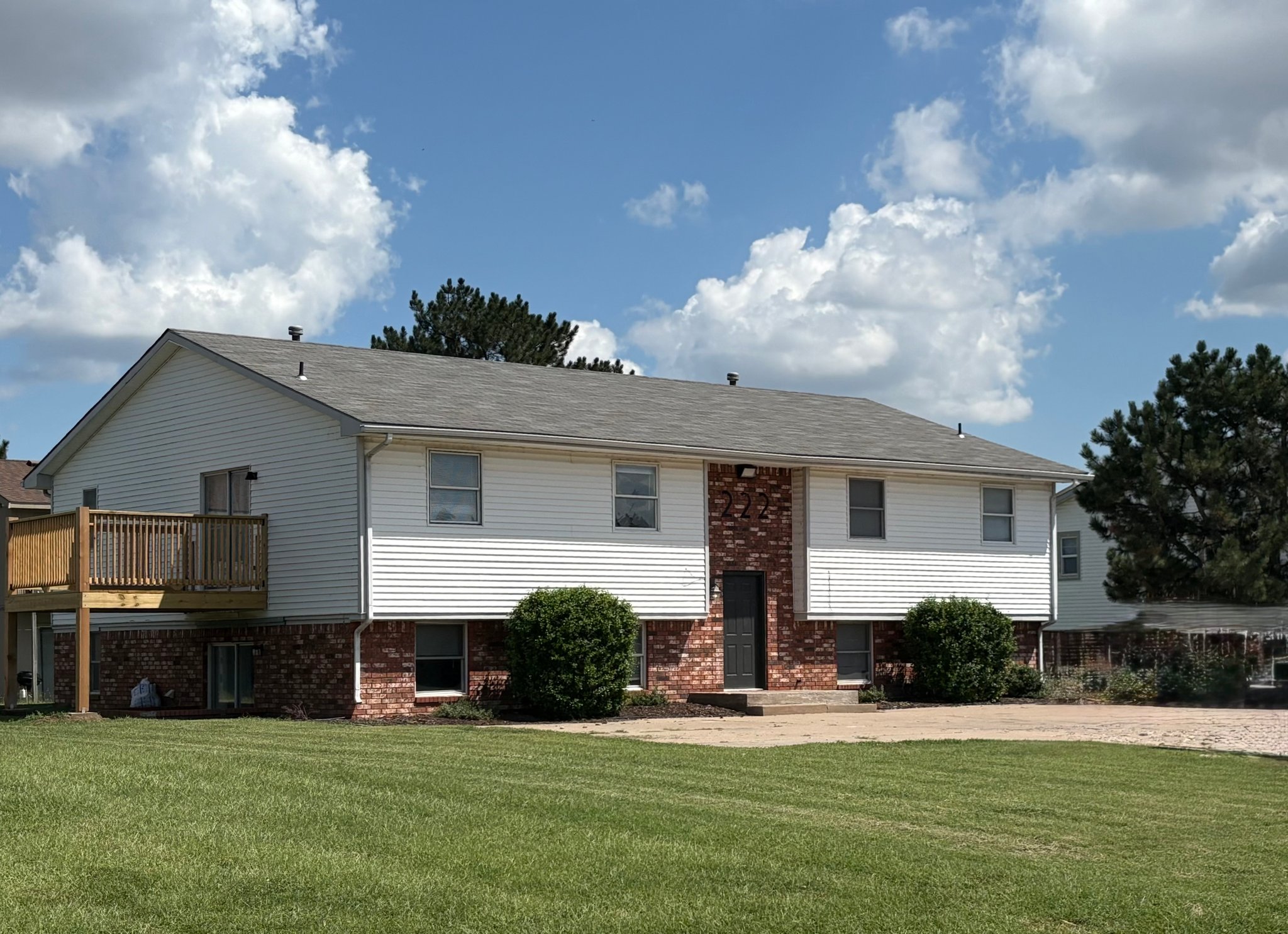 Wichita Apartment: 222 N Brunswick St