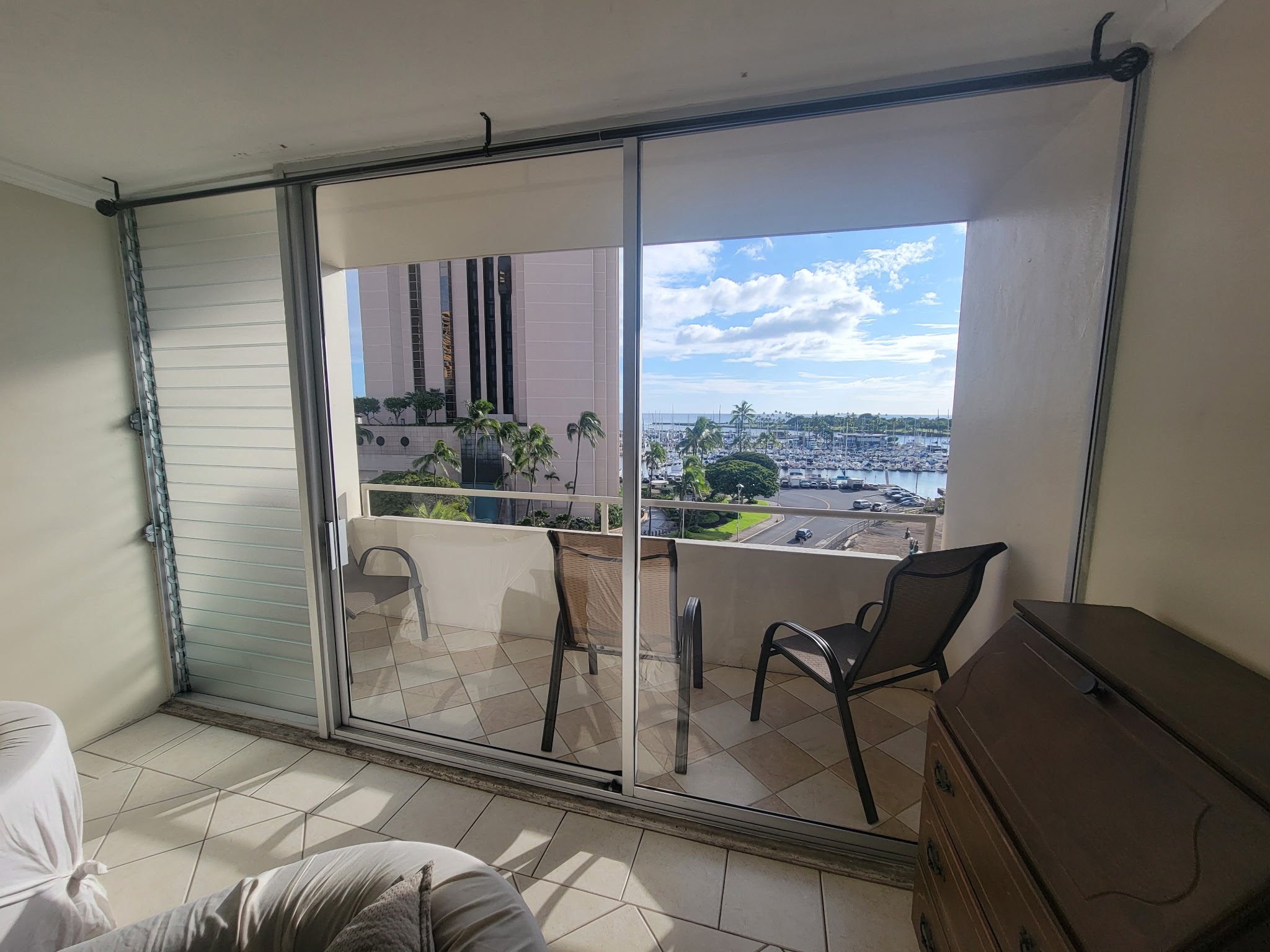 Honolulu Single Room: 1676 Ala Moana Blvd