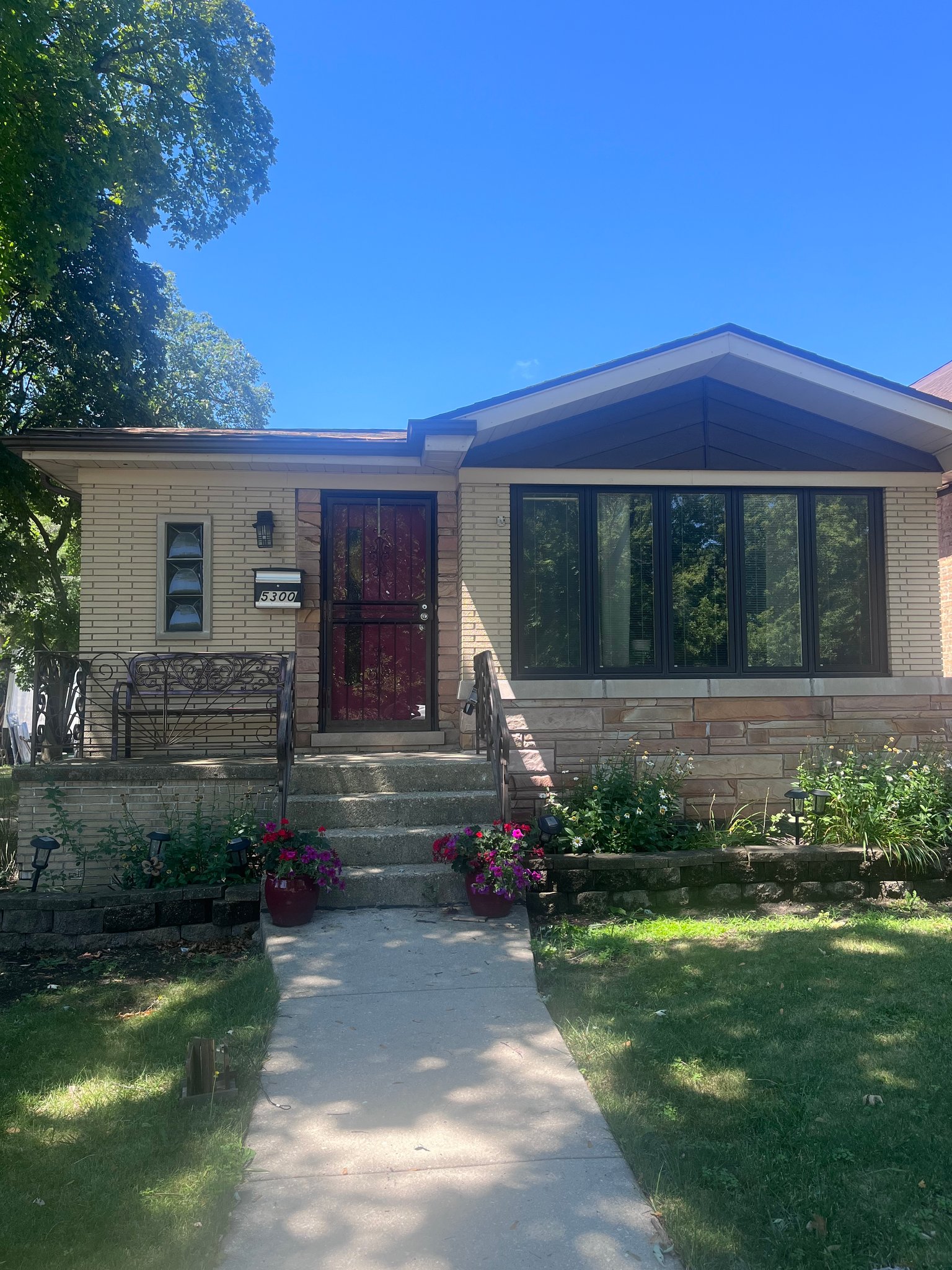 Chicago House: 5300 N Mason Ave