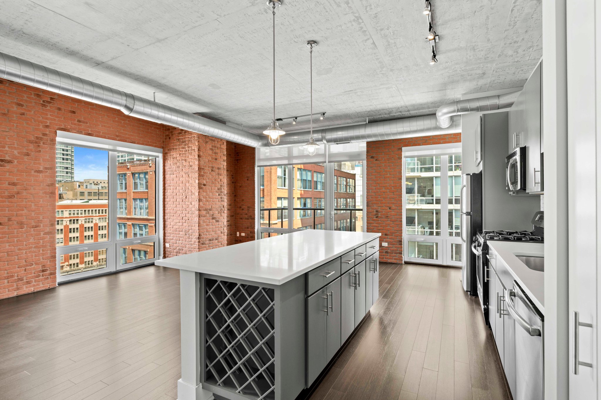 Chicago Condo: 114 W Polk St