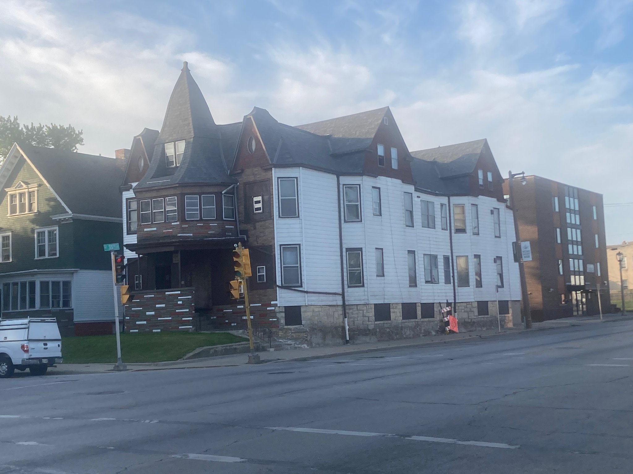 Milwaukee Apartment: 3431 W Kilbourn Ave