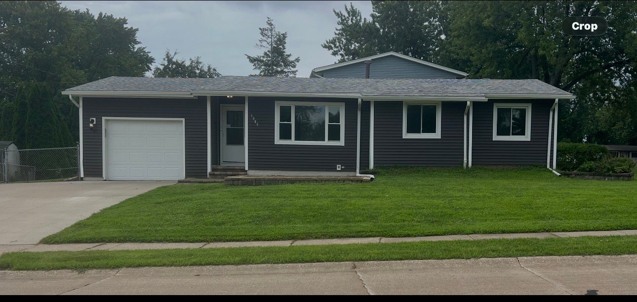Bettendotf House: 1969 Queens Dr.
