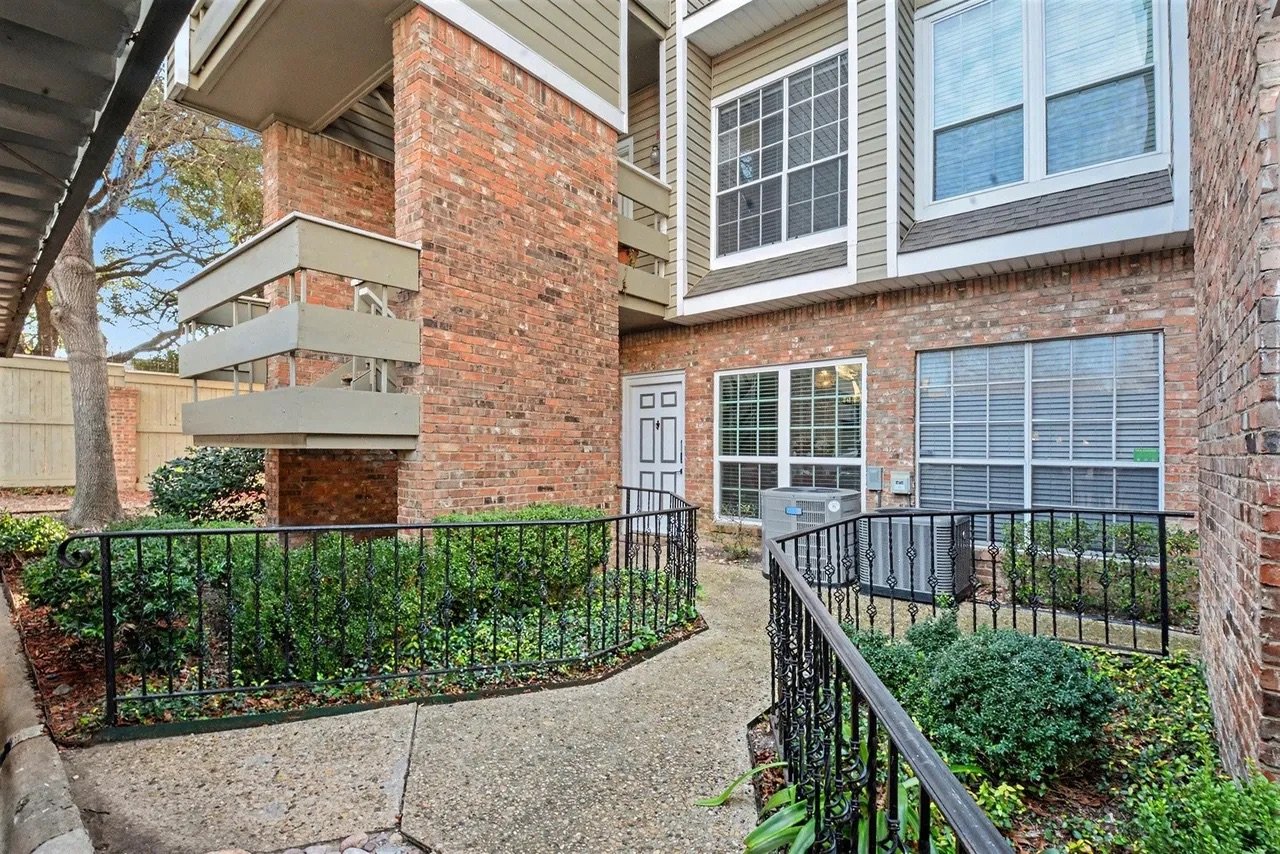Dallas Condo: 8550 Fair Oaks Xing