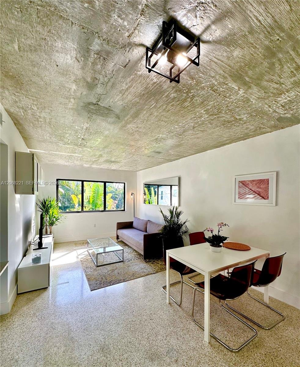 Miami House: 190 NW 69th St