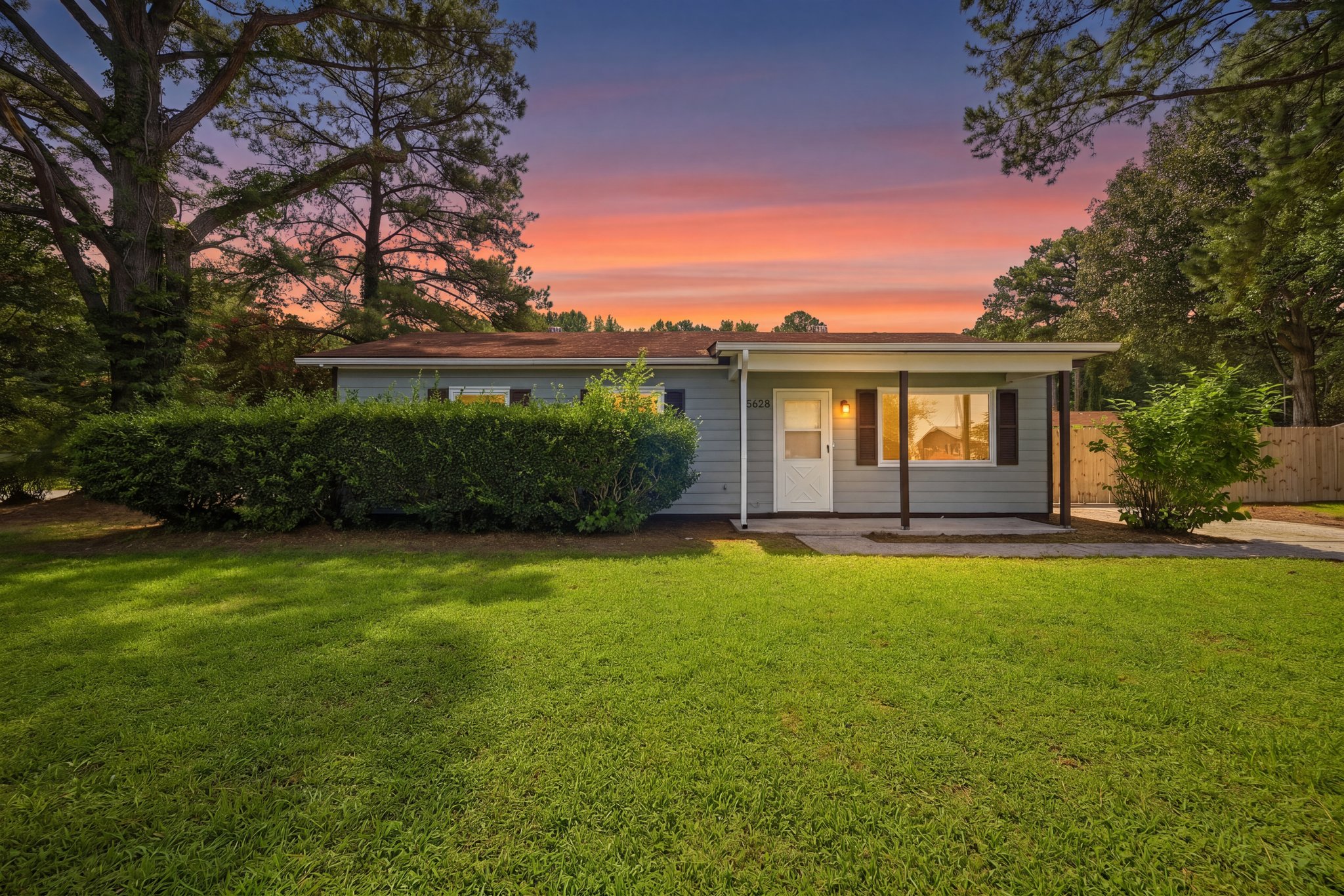 Suffolk House: 5628 Frank St