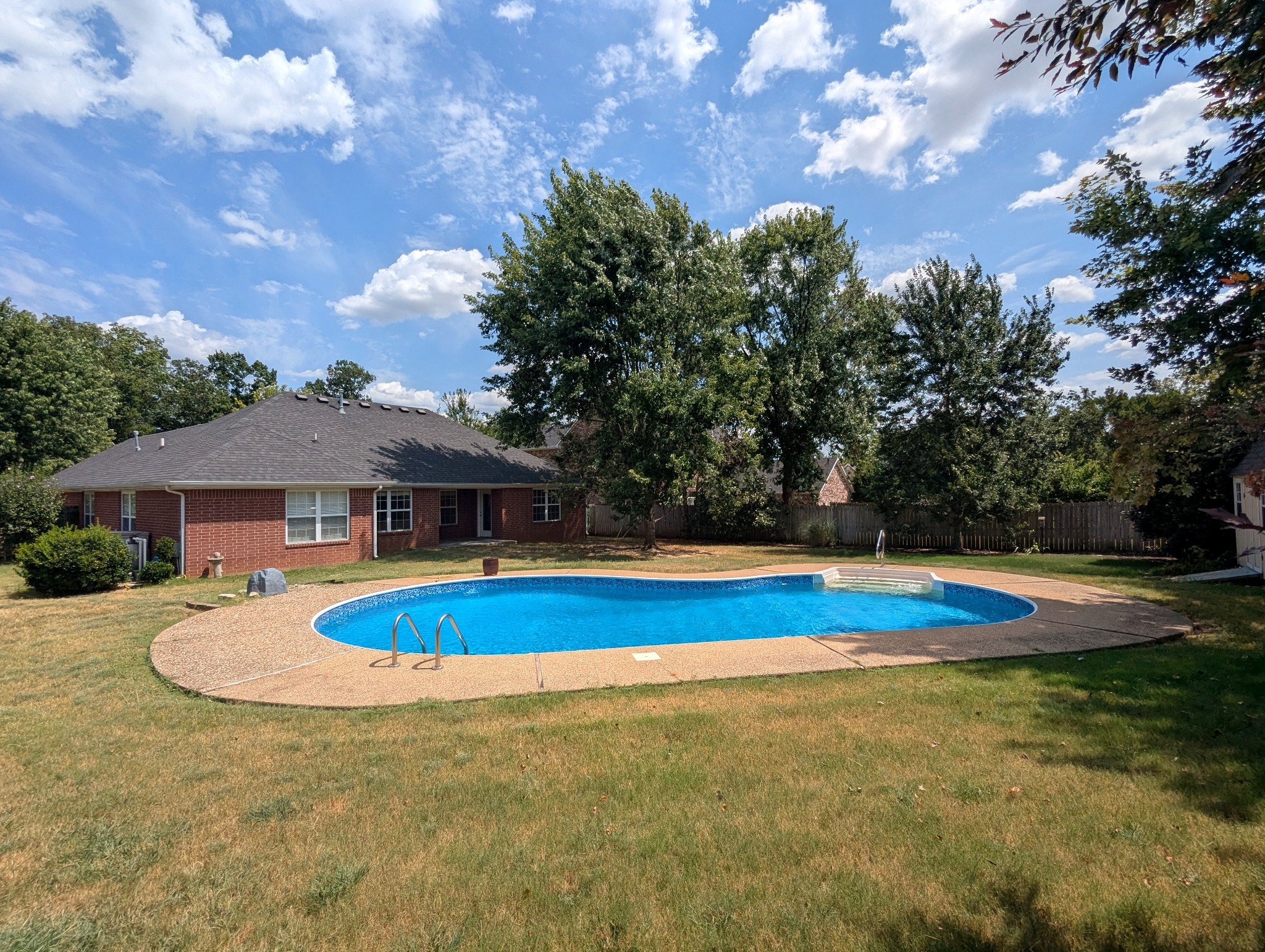 Bentonville House: 702 Tunbridge Dr