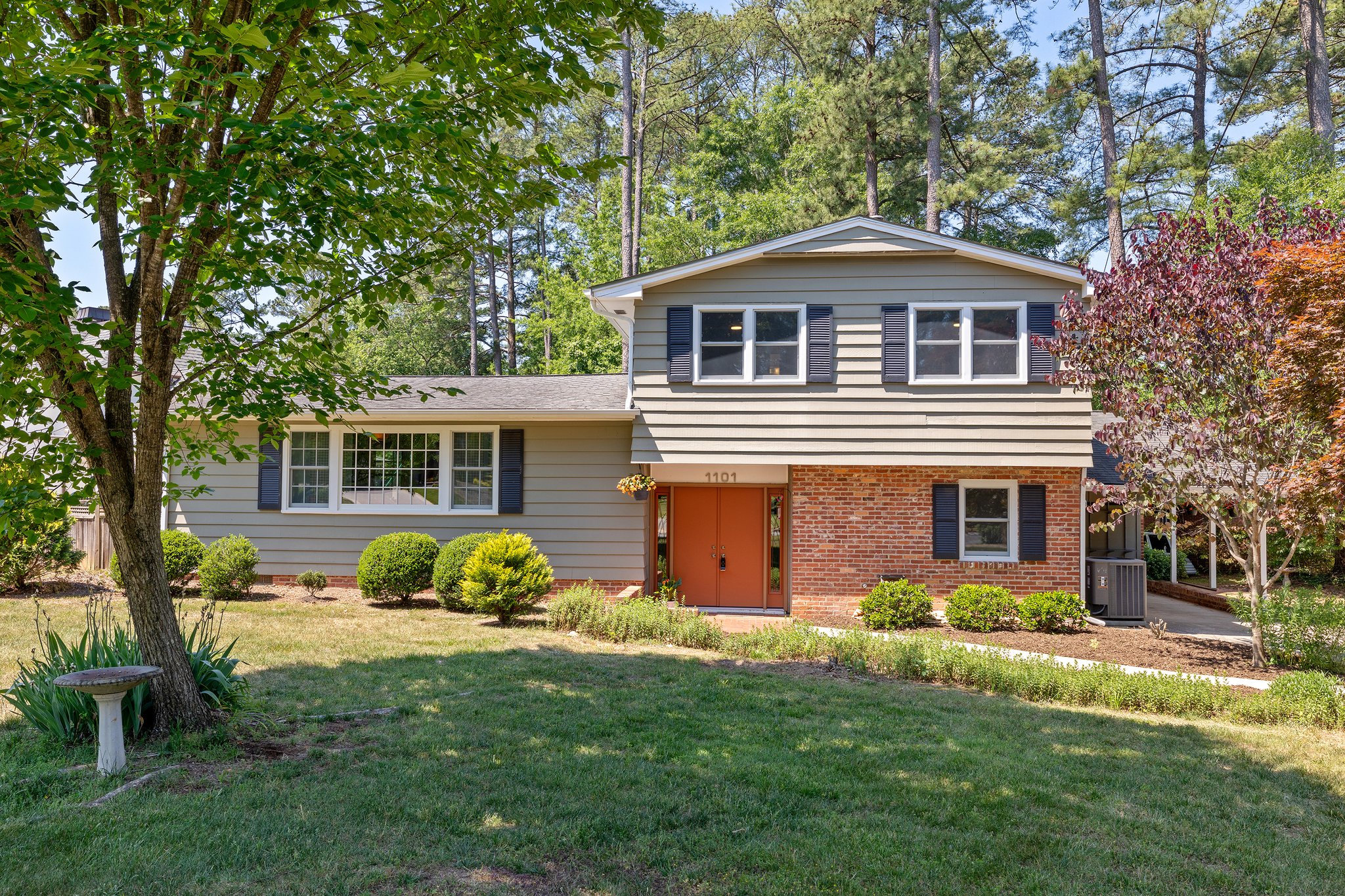 Raleigh House: 1101 Gunnison Pl