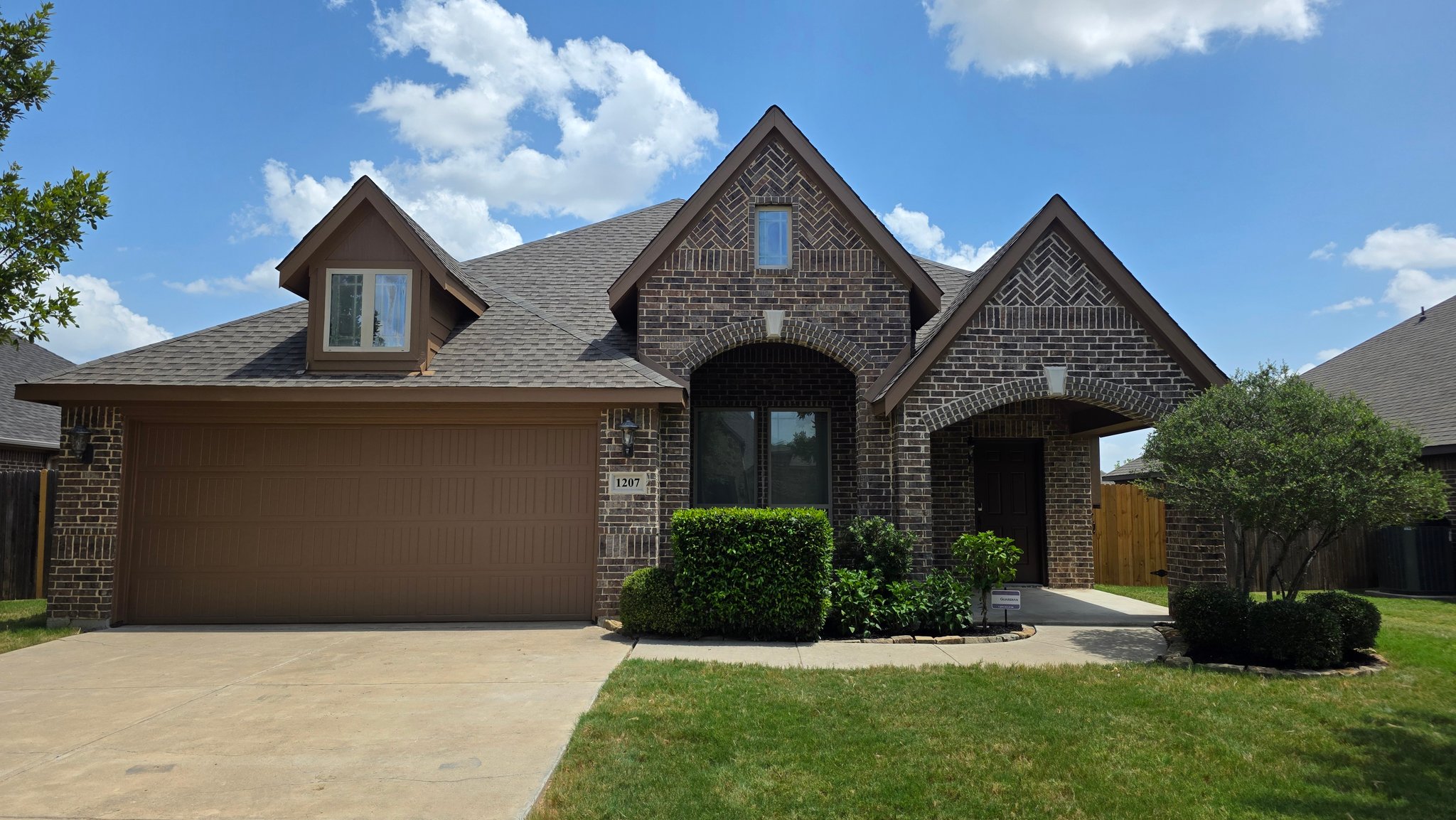 Mansfield House: 1207 Star Grass Drive