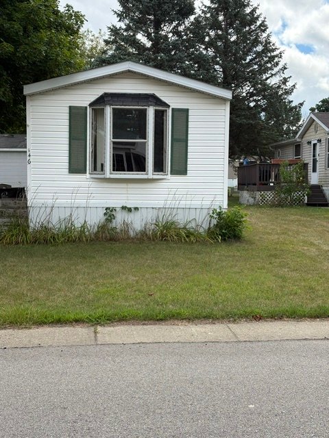 Lapeer House: 146 Pheasant Run
