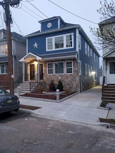 Kearny House: 207 Seeley Ave