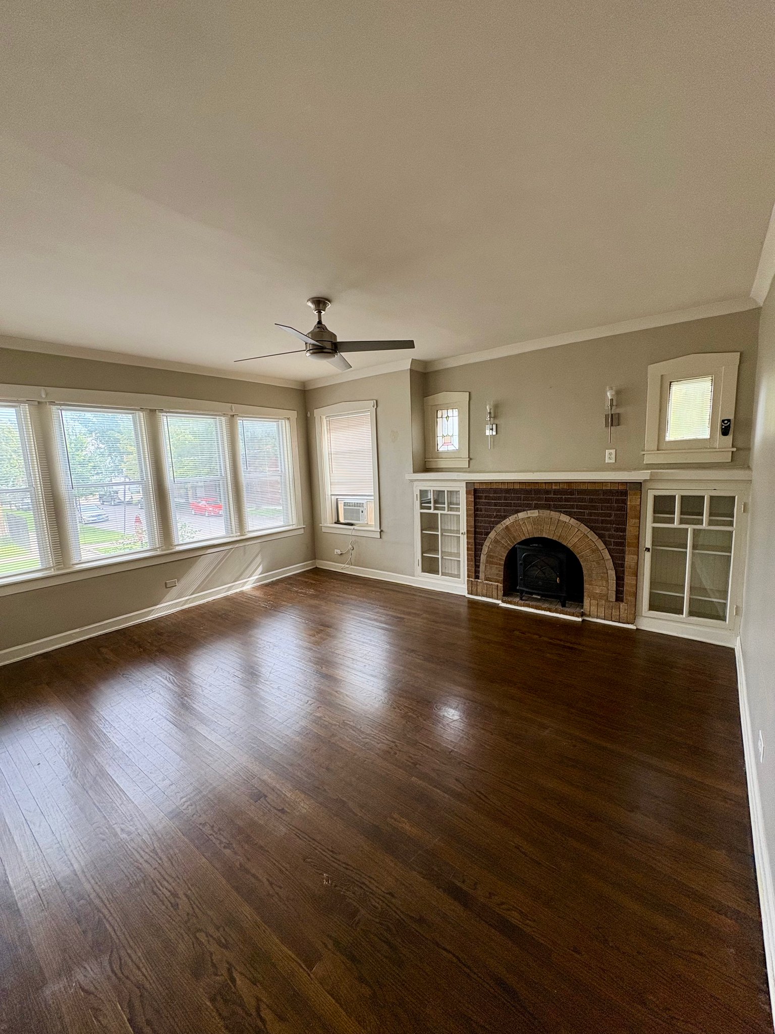 Chicago Apartment: 3547 W Dickens Ave