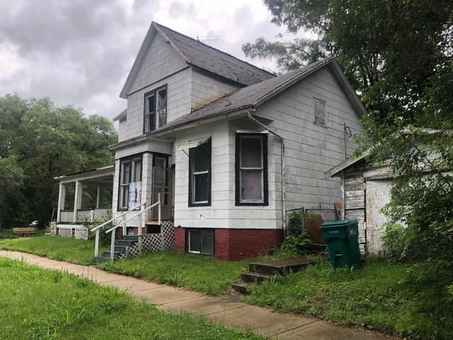 Decatur House: 1103 E Prairie St