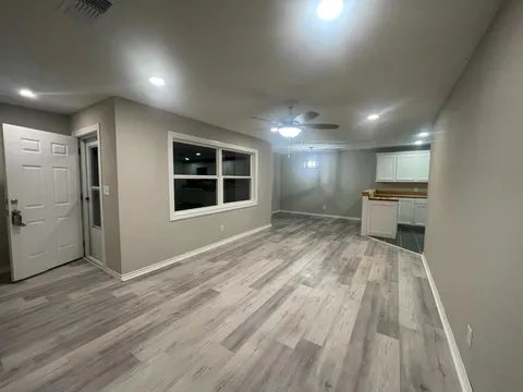 Lubbock House: 4216 42nd St