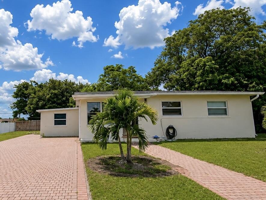 West Park House: 3300 SW 32nd Ct