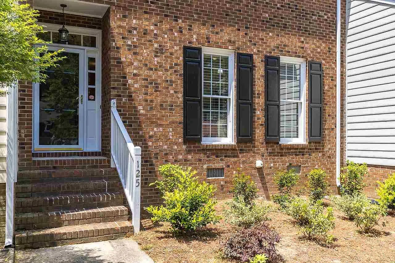 Raleigh Townhome: 125 Skylark Way