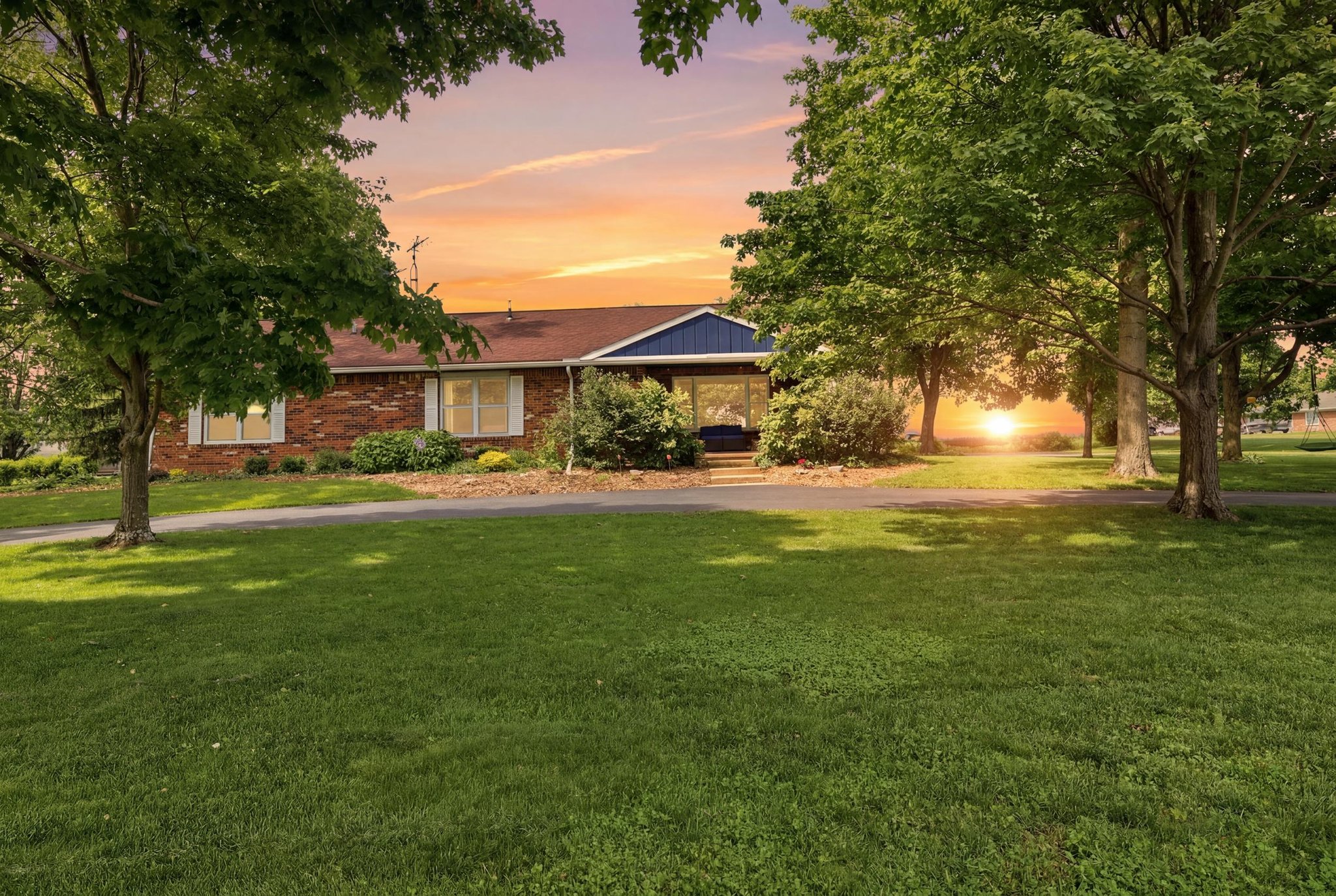 Upland House: 526 W Reade Ave