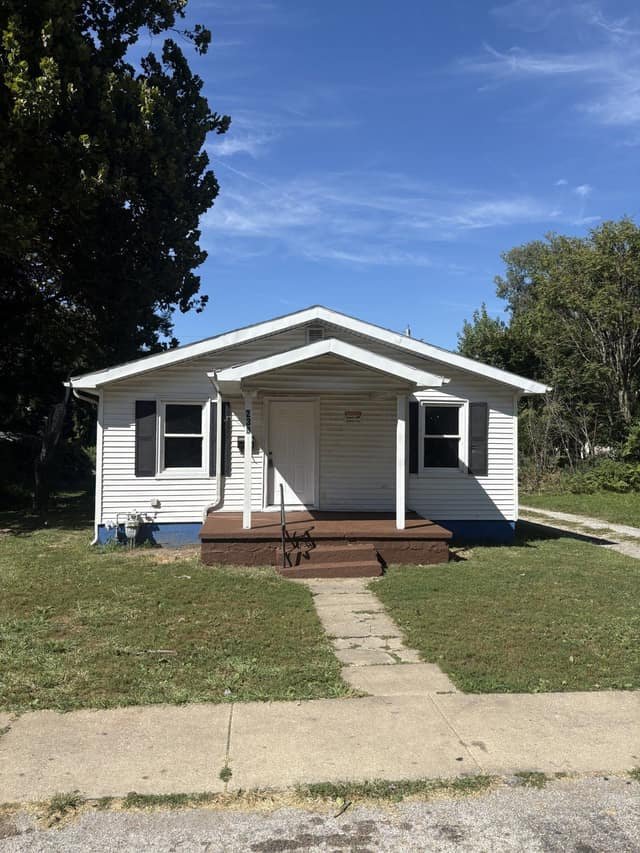 Decatur House: 238 W Peoria
