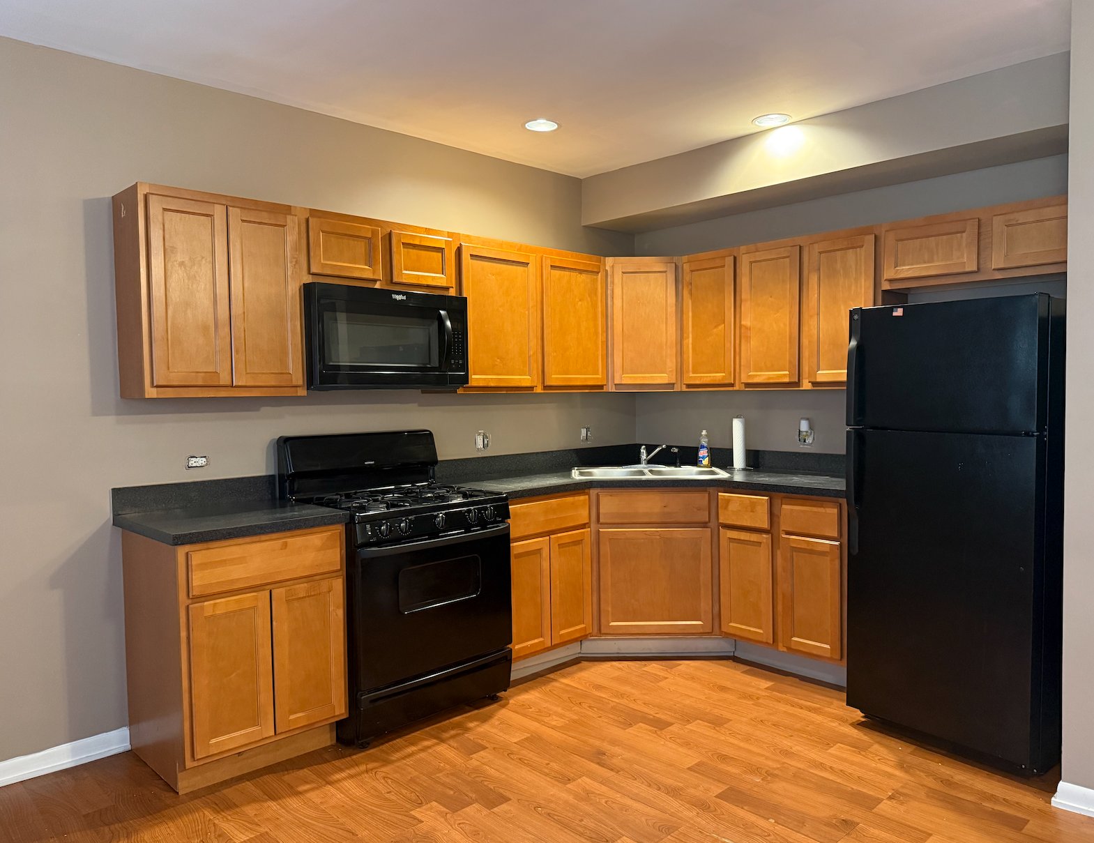 Chicago Apartment: 1904 E 79th Street