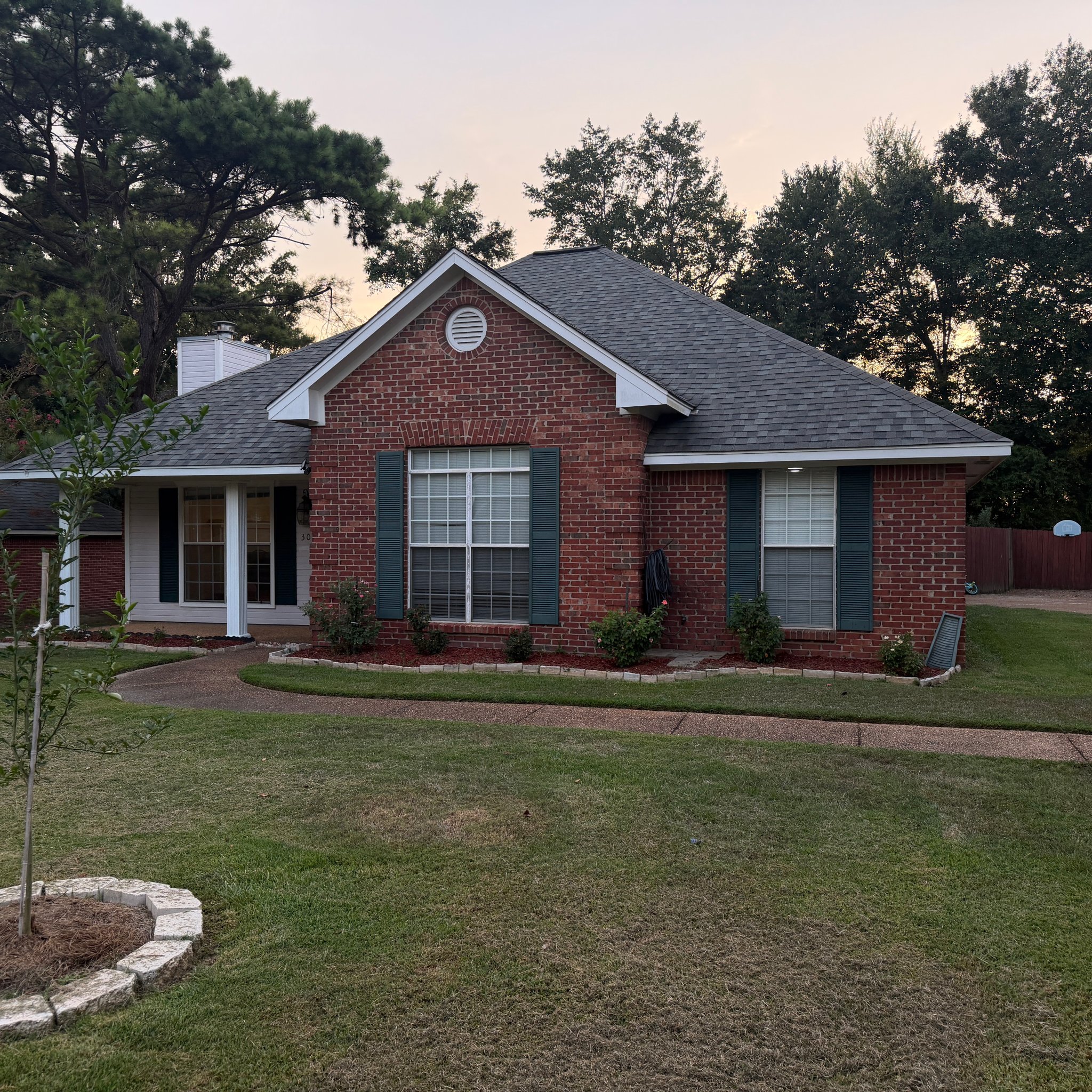 Madison House: 306 Farmers Cv