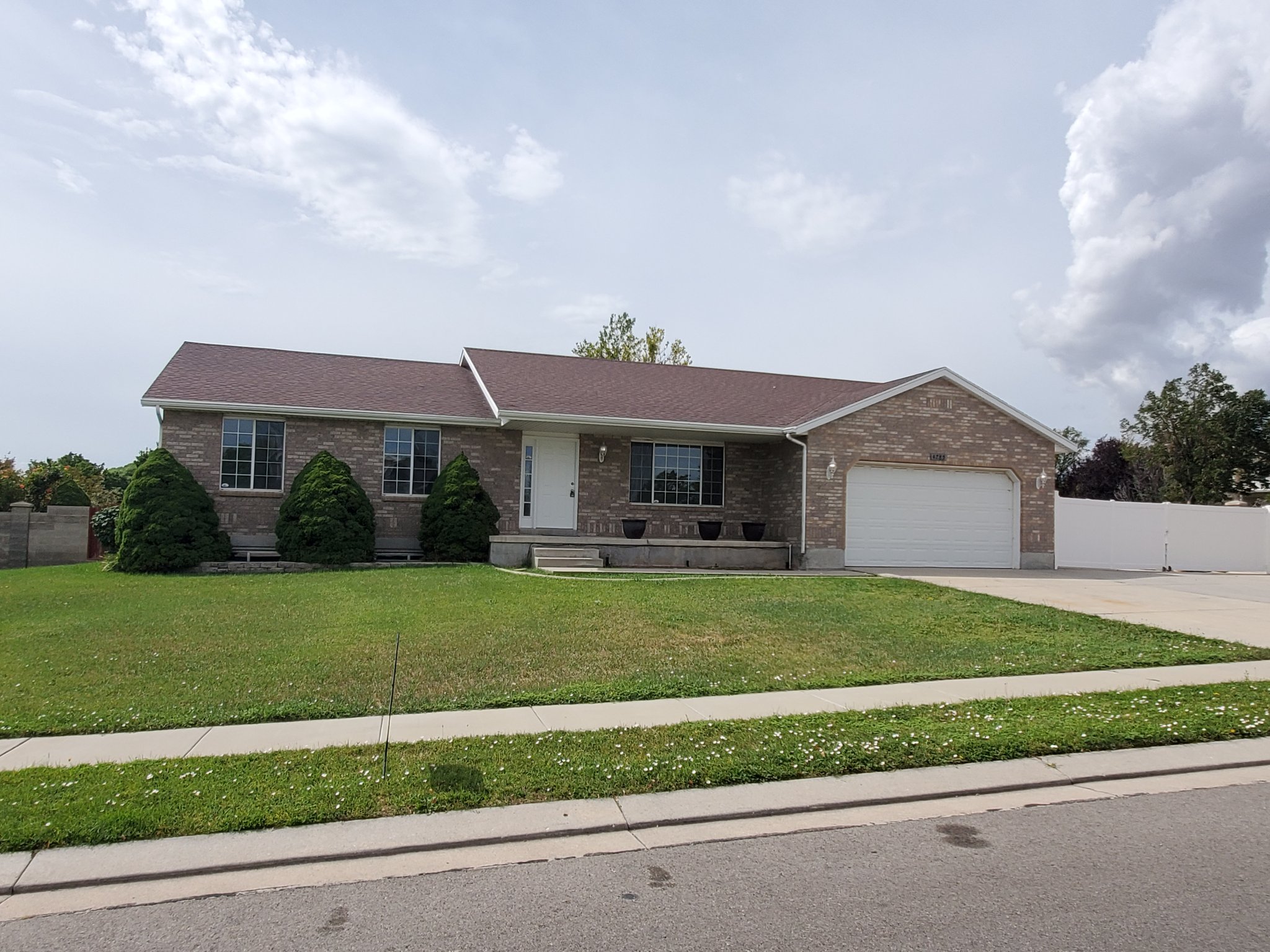 West Jordan House: 4785 W Dorilee Dr