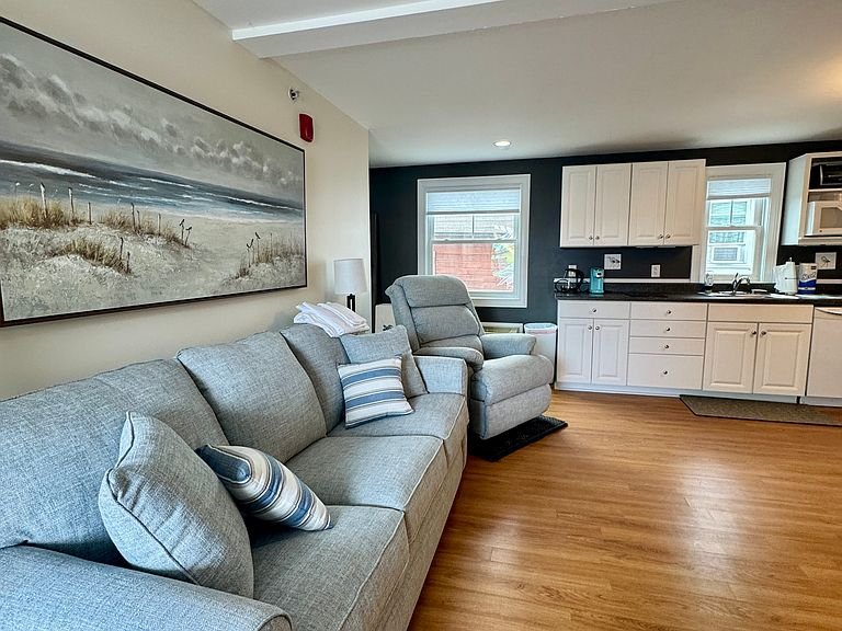 Hampton Condo: 18 Ocean Blvd