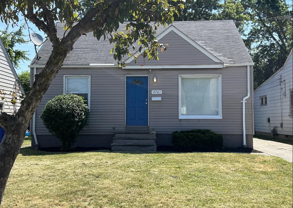 Cleveland House: 4701 W 149th St