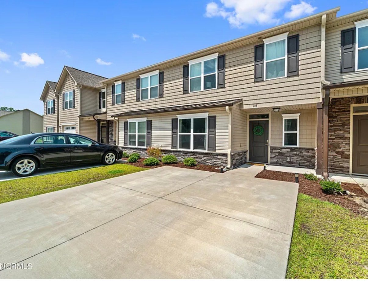 Midway Park Townhome: 243 Boyington Place Rd