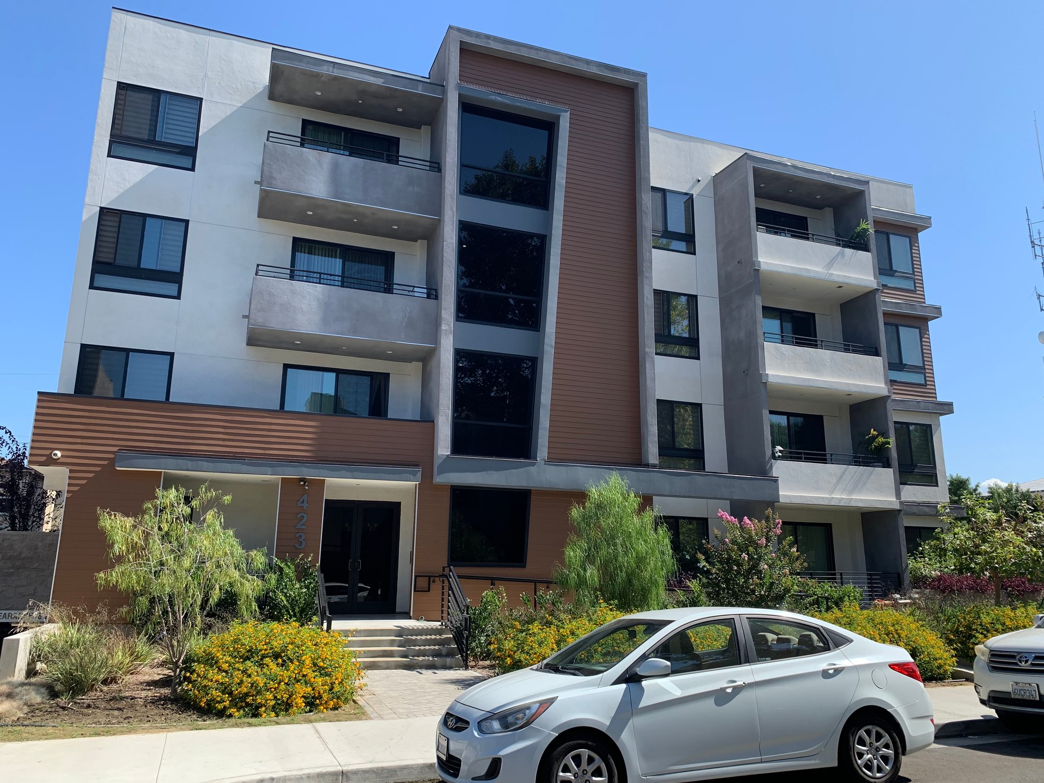 VALLEY VILLAGE Apartment: 12147 MAGNOLIA